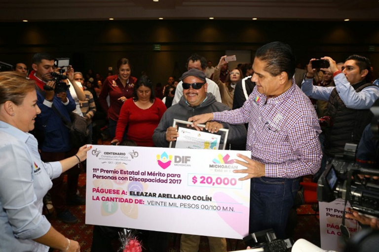 Entregan el Premio Estatal para Personas con Discapacidad 2017