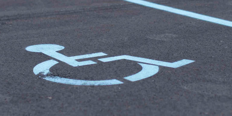 ESPACIOS DE ESTACIONAMIENTO EXCLUSIVOS PARA PERSONAS CON DISCAPACIDAD EN QUERÉTARO