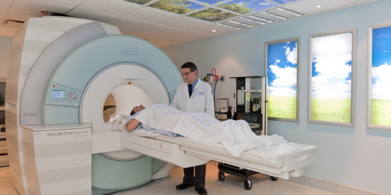Hospital San José de TecSalud celebra 50 años de refrendar su compromiso con la innovación, vanguardia científica y atención médica.
