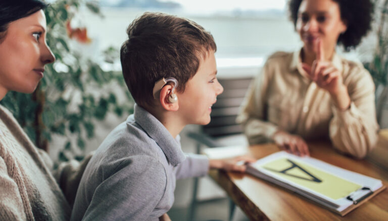Estos esfuerzos en tecnología accesible son parte del compromiso a largo plazo de Intel con la inclusión. Los líderes de Intel creen que la tecnología de asistencia y la accesibilidad impulsan la innovación y seguirán trabajando para crear tecnología que cambie el mundo y mejore la vida de cada persona en el planeta.