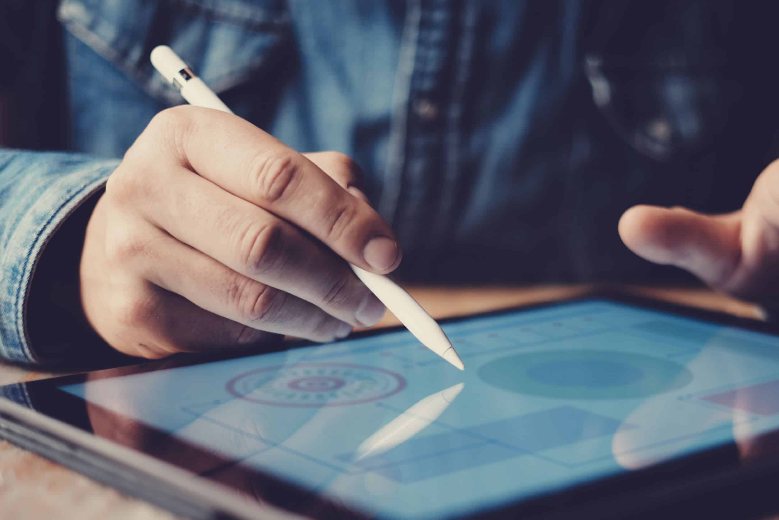 En un cruce entre tecnología y salud, el Apple Pencil y la Inteligencia Artificial (IA) se han unido para desempeñar un papel esencial en la detección temprana del Alzheimer.