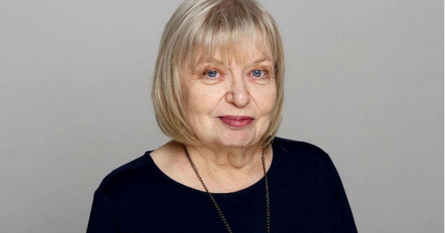En 1998 la socióloga y activista Judy Singer acuñó el término neurodiversidad como sinónimo de biodiversidad neurológica. Así como la biodiversidad indica la coexistencia y diferenciación de varias especies en un ecosistema, la neurodiversidad define la variación natural entre un cerebro y otro en la especie humana.