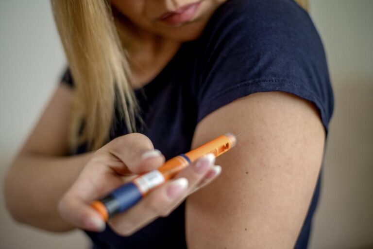 el 56% de las personas que viven con diabetes en México solo recibieron su diagnóstico por que tuvieron al menos 1 de las complicaciones relacionadas.